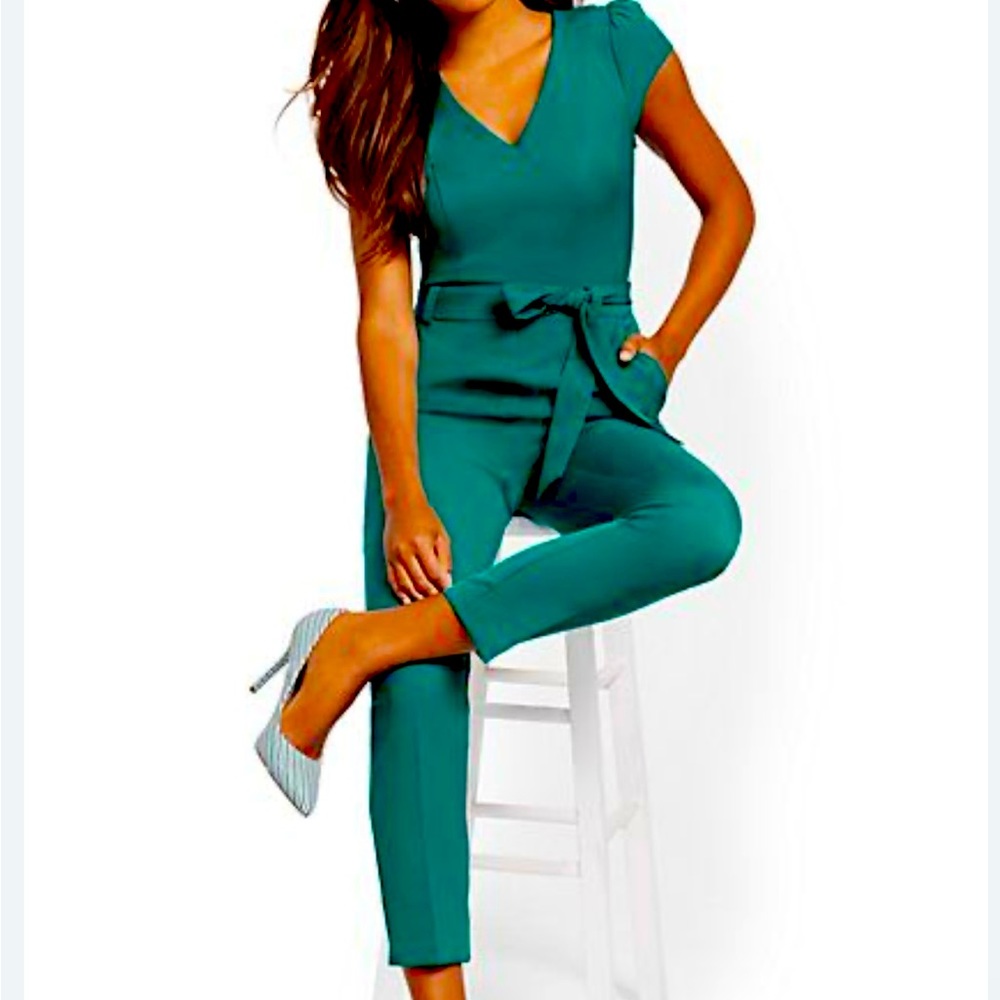 NEW YORK & COMPANY Capped Sleeve Belted Jumpsuit